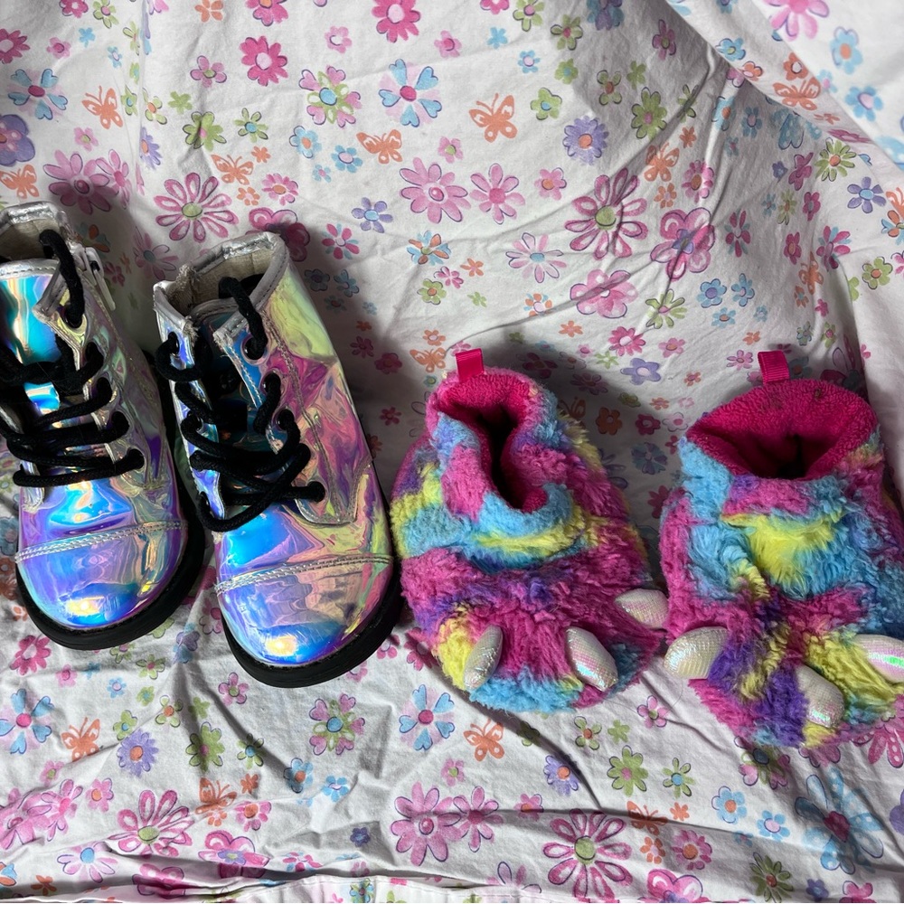 🛍️BOGO🛍️5c boots and slippers bundle